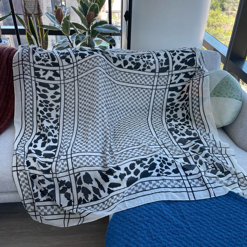 Escada Scarf (black and off white)